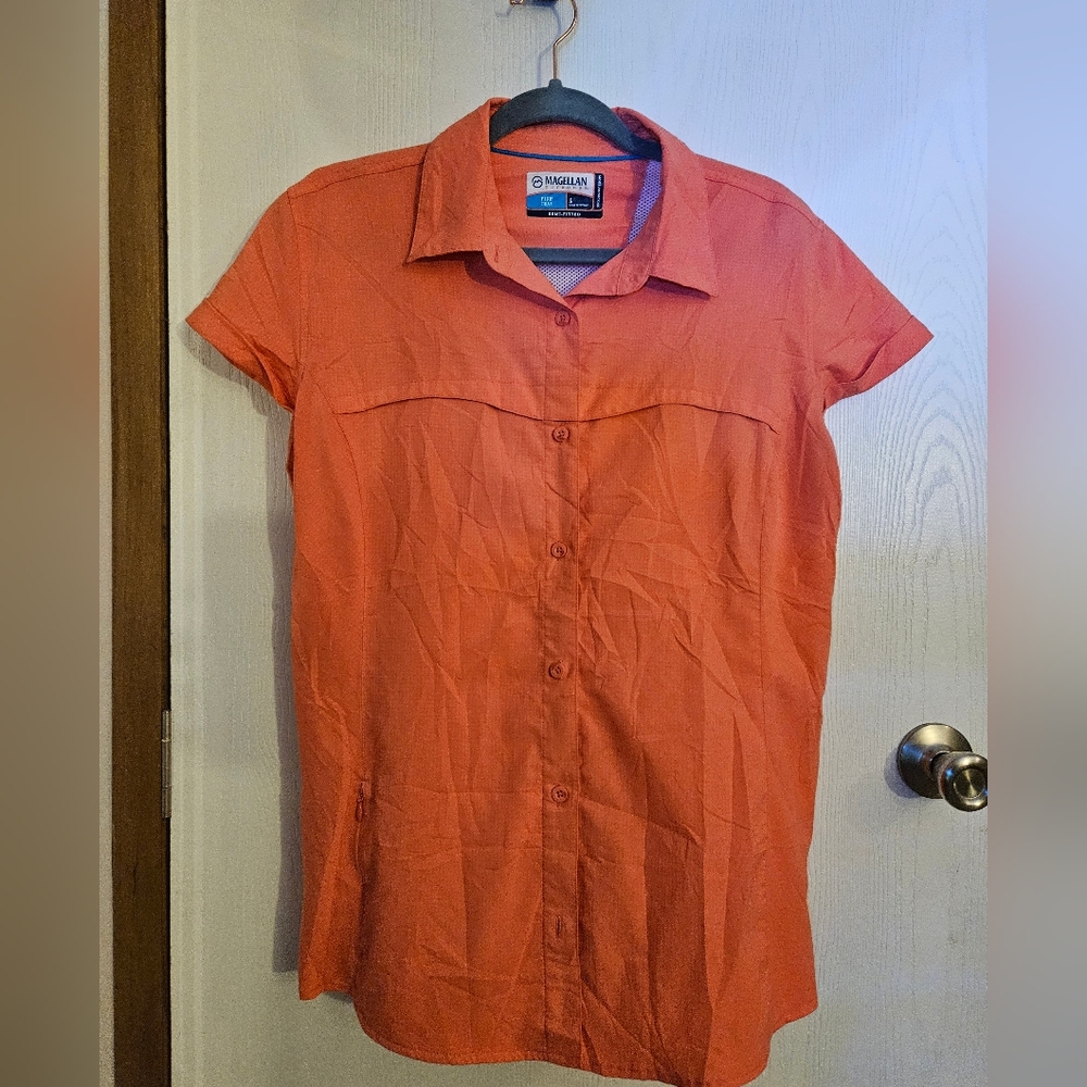Magellan Outdoors Womens Fishing Shirt Size L in Peach